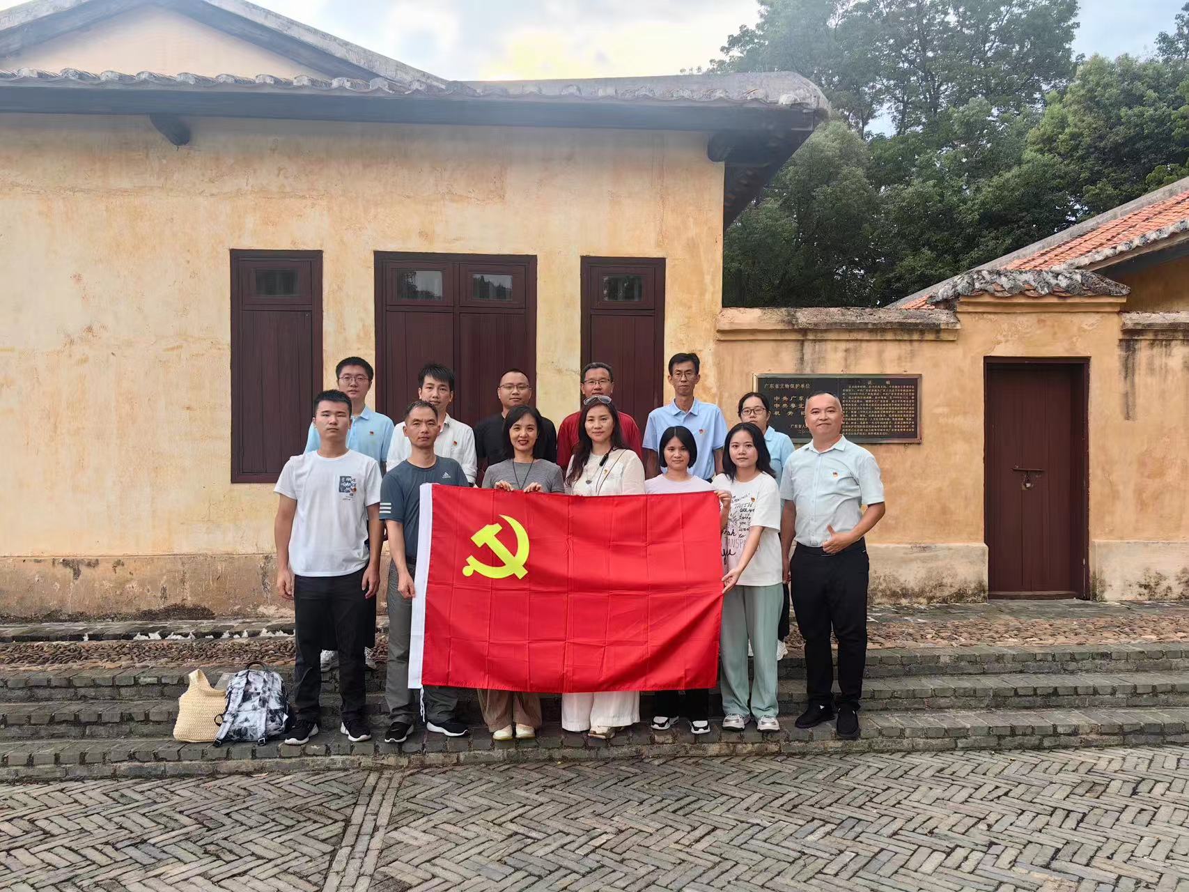 尋紅色記憶，踐行初心使命